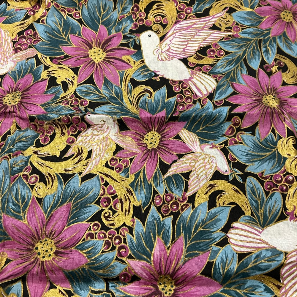 Floral and Bird Patterned Tablecloth - Picture 5 of 6